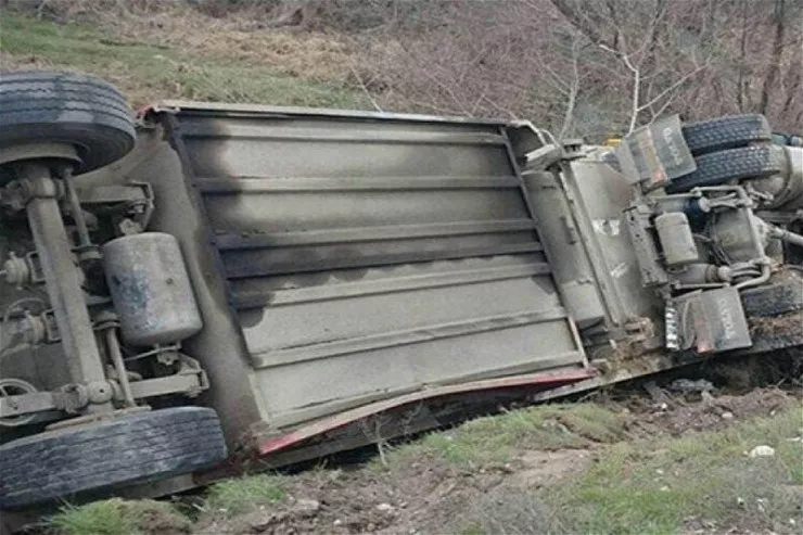 Kəlbəcərdə yük avtomobili aşdı, 3 nəfər öldü 