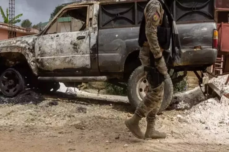 Cinayətkar dəstə şəhərə hücum etdi - 70 nəfər öldü 