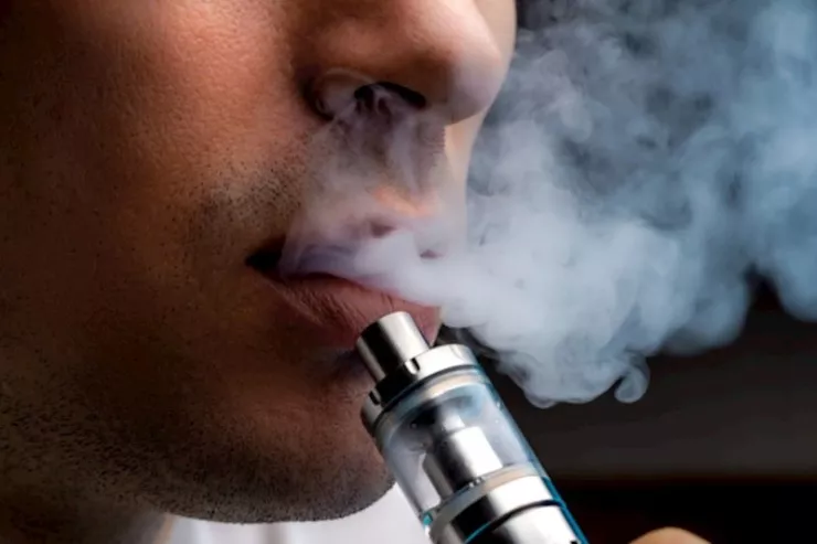 Sabahdan qatarlarda elektron siqaret çəkələnlər cərimələnəcək 