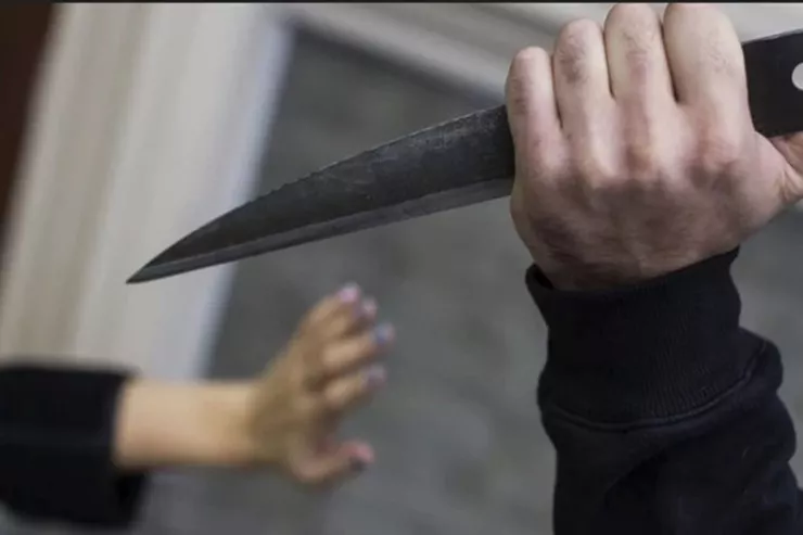 Ağdamda mağazada satıcı qadın  bıçaqlandı