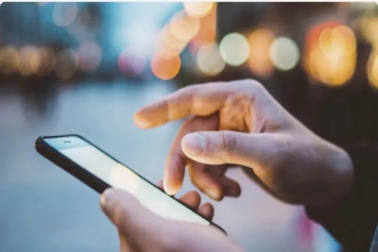 Telefonu ayaqqabısının altında  gizlədibmiş – İmtahandan çıxarıldı