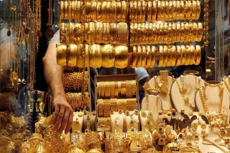 Qohumunun mağazasından 12 minlik qızıl  oğurladı