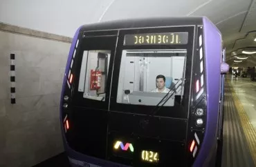 Metroda maşinistlə səbəbsiz...