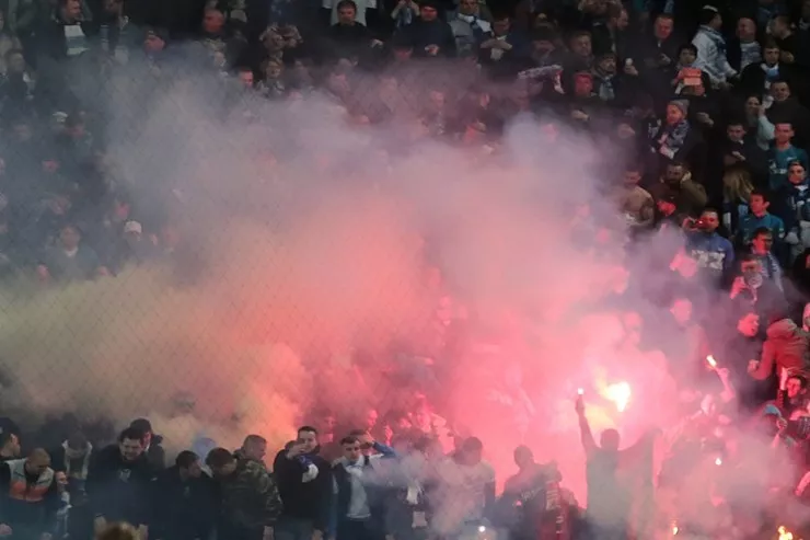 Hakim "penalti"  təyin etmədi, baş nazirin ofisini  yandırdılar