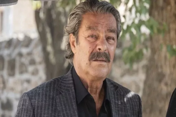Kadir İnanır reanimasiyaya yerləşdirildi 