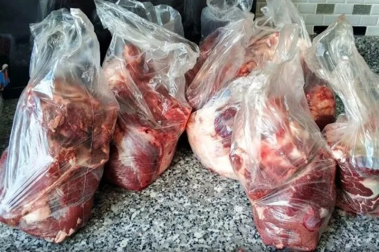 Qurban ətindən müsəlman olmayanlara  və zənginlərə də vermək olar 