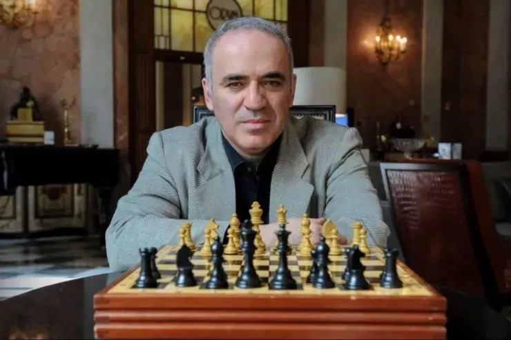 Harri Kasparov  beynəlxalq axtarışa verildi