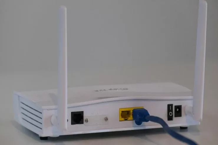 Üç otaqlı mənzildə  modem   hara qoyulmalıdır?