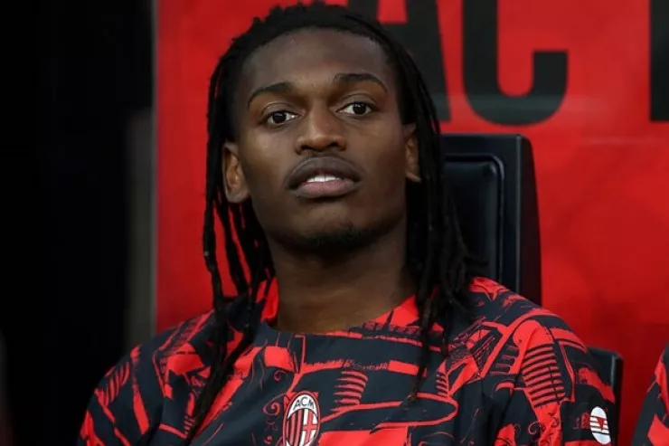 "Milan"ın ulduzu üç liqadan təklifləri  nəzərdən keçirir