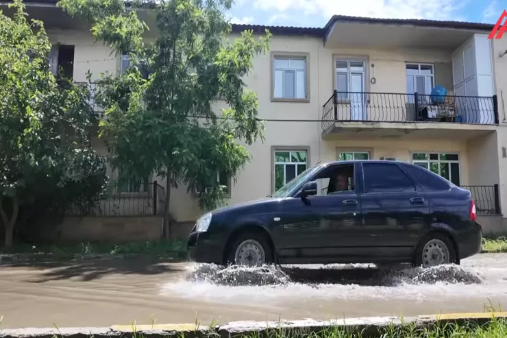 Səhər durub gördük, su eyvana qədər qalxıb – Zərdabdan GÖRÜNTÜLƏR 