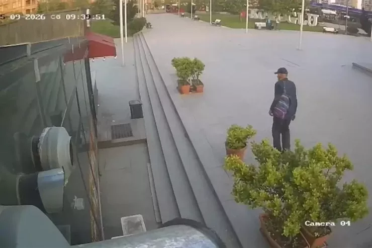 Bakıda işıq dirəklərinin metal hissələrini oğurlayan  saxlanıldı -  VİDEO  
