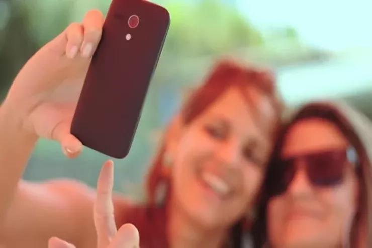 Selfi çəkərkən barmaqlarınızı gizlədin – Bu çox təhlükəlidir 