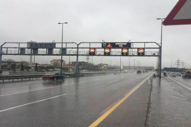 Bu yolda sürət həddi aşağı salındı 