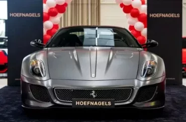 10 yaşlı  oğluna  1,6 milyon dollarlıq Ferrari  hədiyyə etdi