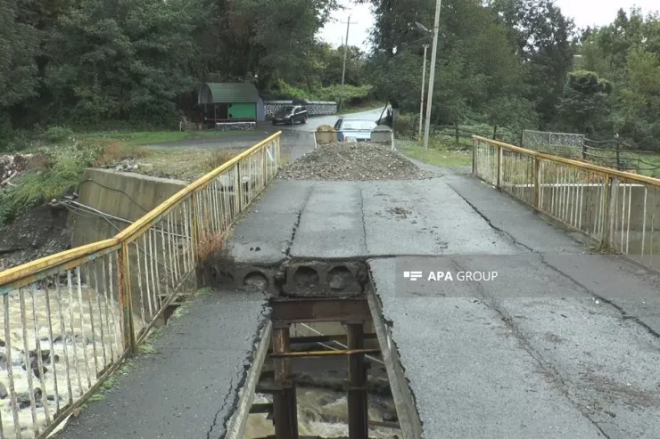 Güclü yağışlar Zaqatalada fəsadlar törətdi:  Körpü dağıldı - FOTOLENT 
