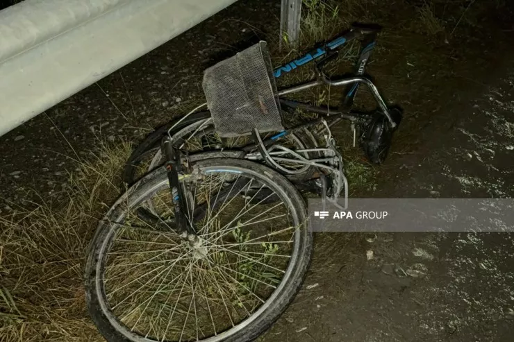Ucarda avtomobil velosipedçini vuraraq öldürdü 