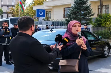 Azərbaycanın İstanbul Konsulluğu qarşısına gedənlər kimlərdi? -15 il əvvəl Mövsüm Səmədovu müdafiə edirdilər