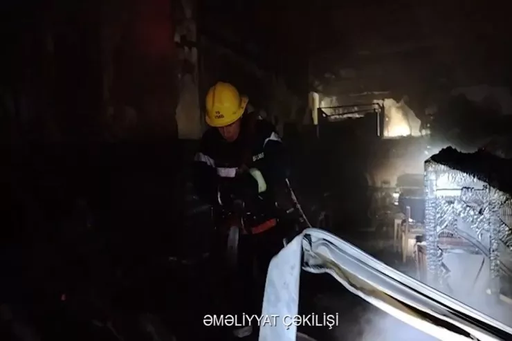 Bakının mərkəzində restoran yandı - VİDEO 