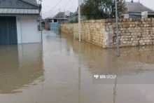 Bakıda yağışdan sonra su basan ev  QARƏT OLUNDU