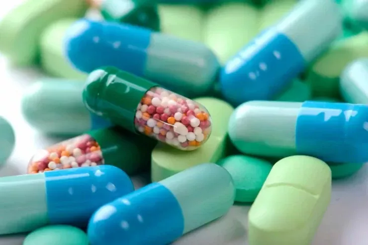 Antibiotik qəbul edərkən çox şəkər yemək bağırsaqlara zərəri  artıra bilər