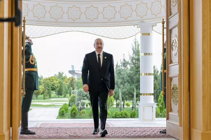 Prezidentin sosial şəbəkə hesablarında Türkmənistana işgüzar səfəri ilə bağlı PAYLAŞIM 