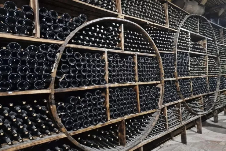 641 yaşlı şirkətin 5 milyonluq şərabı  oğurlandı