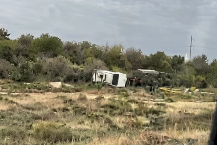 Qaradağda əsgərləri daşıyan maşın aşdı, yaralılar var 