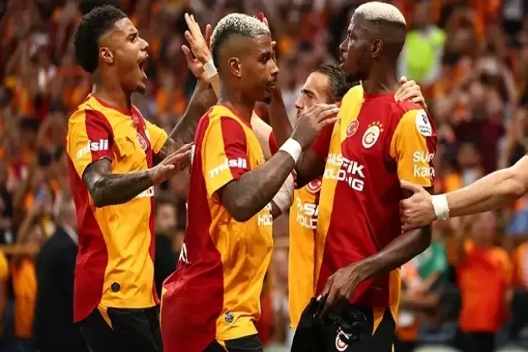 “Qalatasaray”  üç xalı 3 qolla  qazandı
