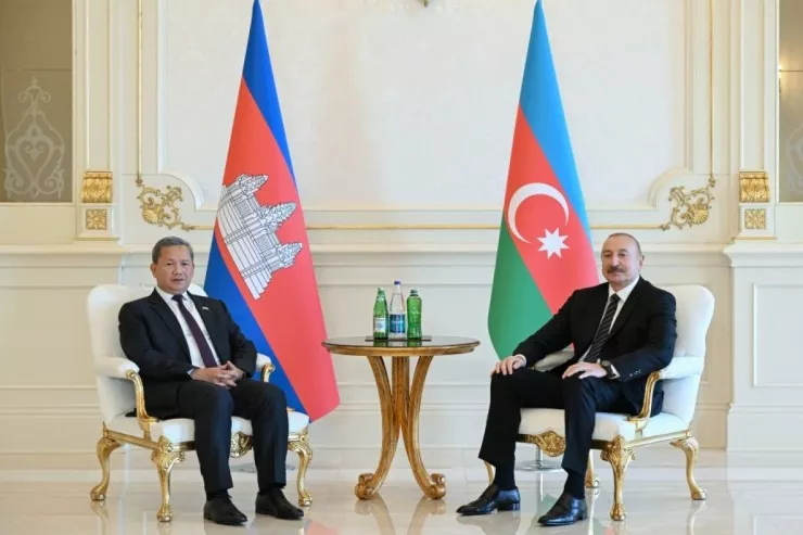 İlham Əliyevin Kamboca Baş naziri ilə məhdud tərkibdə görüşü keçirildi