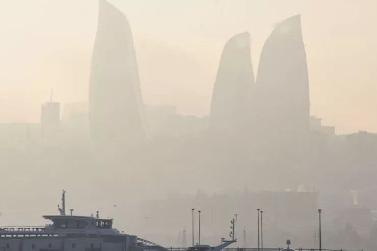 Bakıda tozlu hava  hökm sürür