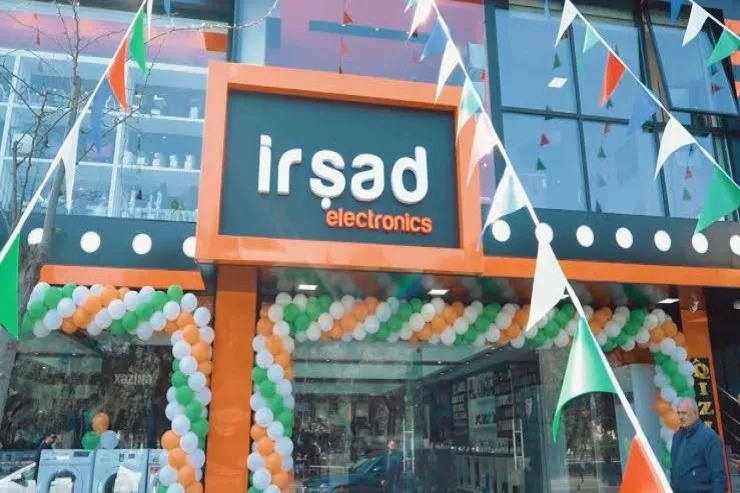 “İrşad Electronics”ə qarşı 90 minlik dələduzluq  edənlərin məhkəməsi başladı