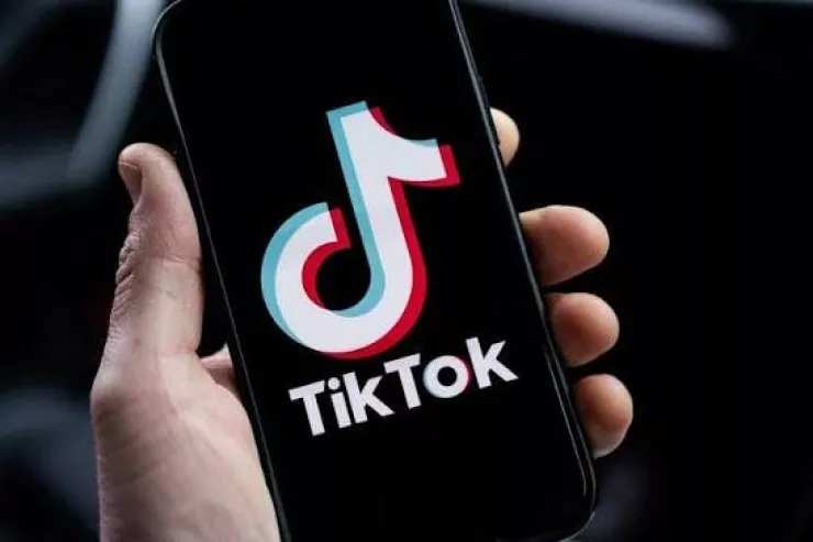 Canlı yayımda söyüş söyən  daha bir "tiktoker" saxlanıldı