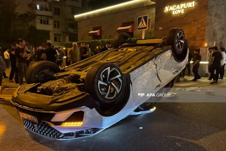 Bakıda iki avtomobil toqquşdu, xəsarət alanlar var 