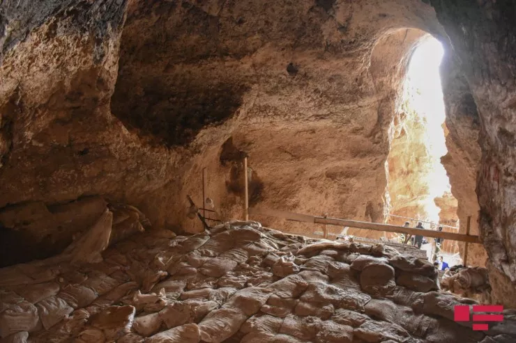 “KARABAKH DISCOVER”  layihəsi ilk dəfə Azıx mağarasının içərisindən görüntülər təqdim etdi-VİDEO 