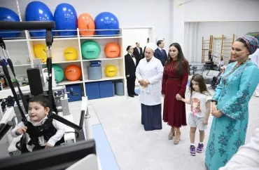Leyla Əliyeva Arkadağ şəhərində Uşaq Sağlamlığı və Reabilitasiya Mərkəzinin fəaliyyəti ilə tanış oldu
