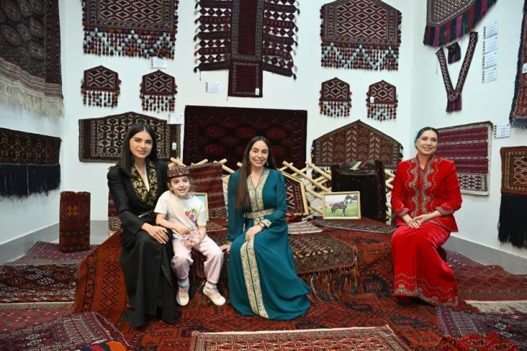 Leyla Əliyevanın Aşqabaddan MARAQLI FOTOLARI 