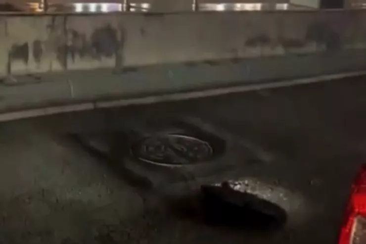 Bakıda yolda çuxur yarandı - Təhlükəli GÖRÜNTÜLƏR 