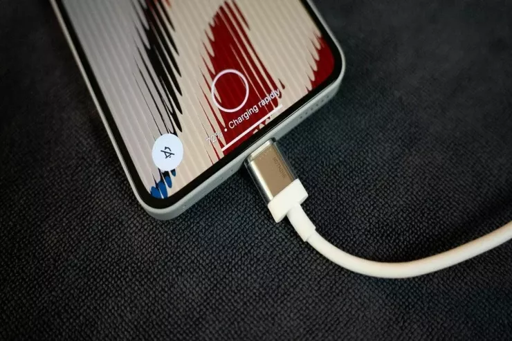 İşıq sönəndə  telefonu   enerji ilə doldurmağın 5 yolu 