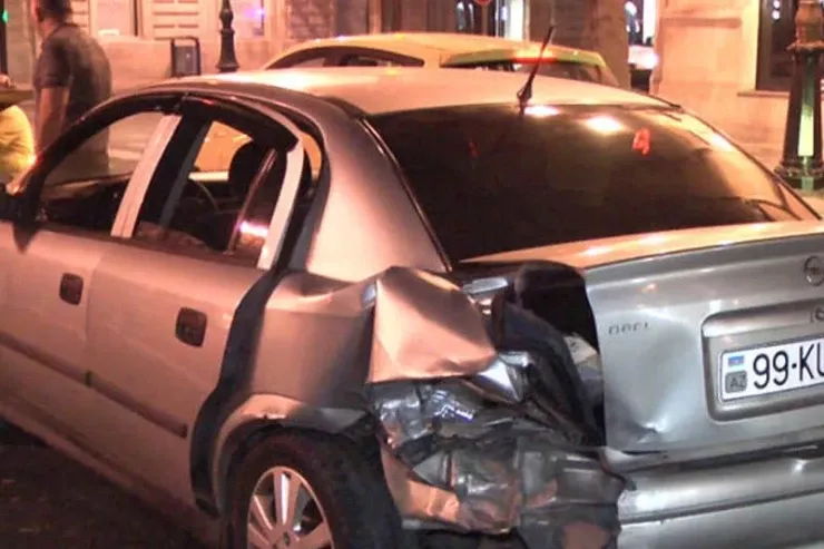 Qəbələdə iki "Opel" toqquşdu, 3 nəfər  yaralandı