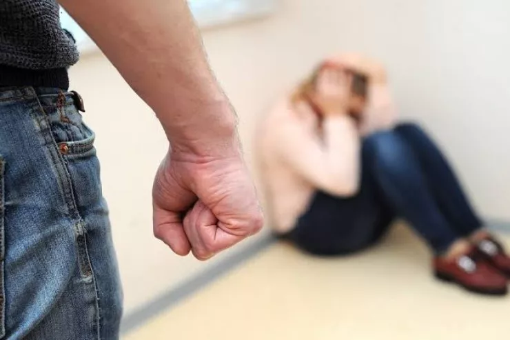Qubada kişi zənglərə cavab verməyən  arvadını döydü - Cinayət işi açıldı