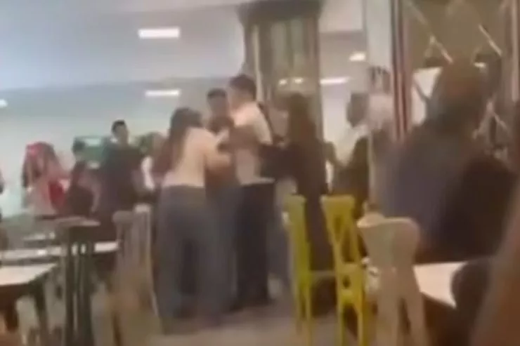 Bakı Dövlət Universitetində tələbə qızlar saçyolduya çıxdı - VİDEO 