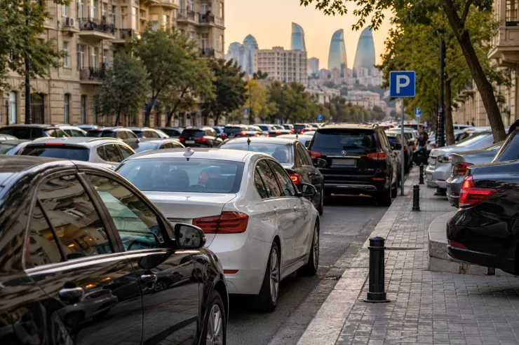 Bakıda maşın saxlamaq   evə çatmaqdan çətindir – Çıxış yolu nədir?