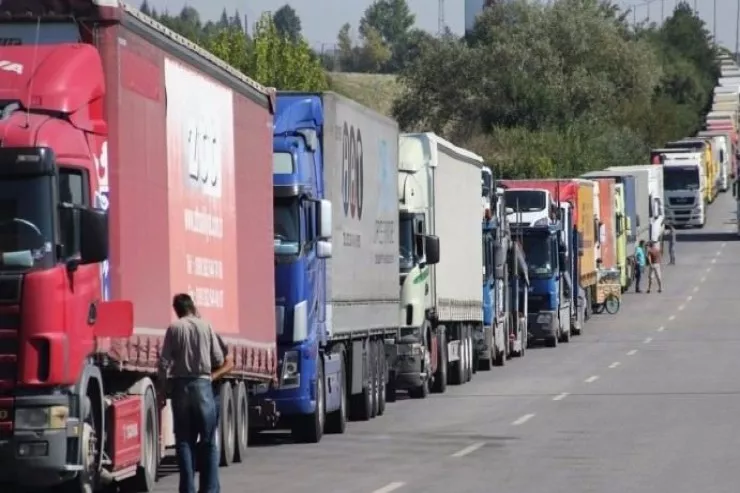 İrandan Rusiyaya "kahı" aparan TIR-da  görün nələr çıxdı - FOTO 