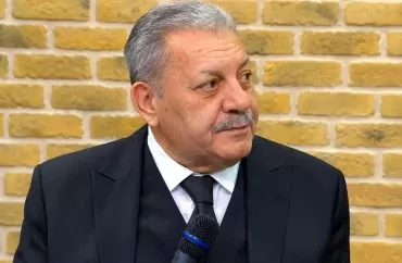 Zaur Rzayev kimdir? - Heydər Əliyevin kapitan rütbəsi verdiyi müğənni
