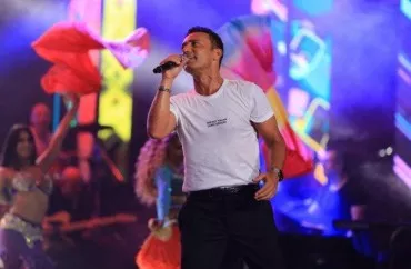 Mustafa Sandalın yeni görünüşü hamını təəccübləndirdi – Konsertə belə çıxdı