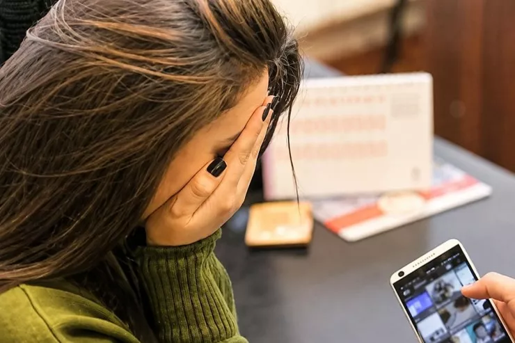 "Tiktok"a girən arvadına   işgəncə verdi - Onun adından kişilərə intim mesaj  yazdı