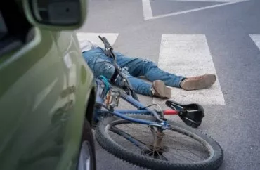 Bakıda 67 yaşlı sürücü velosipedçini vurub öldürdü