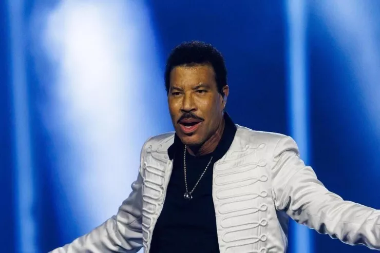 Lionel Riçi reanimasiyaya  yerləşdirildi: konsert zamanı stul istəyib