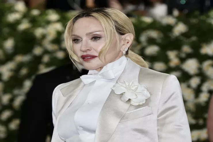 68 yaşlı Madonna alt paltarında poz verdi – FOTOLAR 