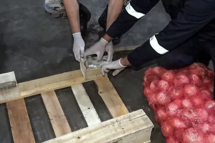 İrandan Rusiyaya aparılan soğanın içindən narkotik çıxdı  - VİDEO 